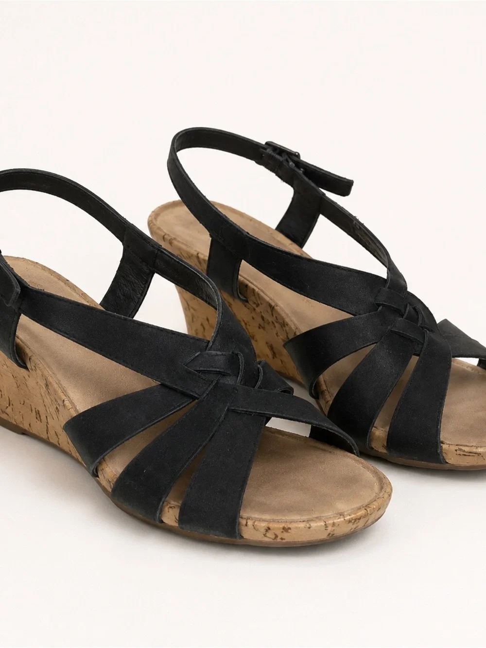 Aerosoles black strappy wedge sandals in women’s size 8.5